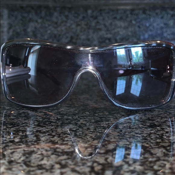 Valentino Sunglasses - Picture 4 of 8